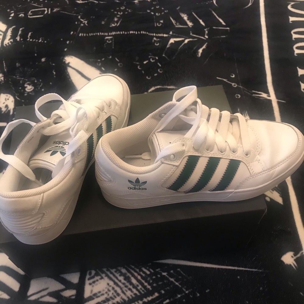 White and eagles green color. Boys 5